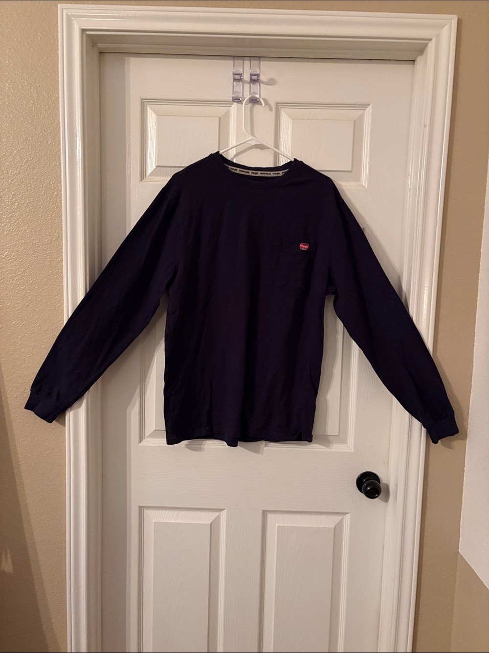 Long sleeve Wrangler Workwear pocketed Men’s shirt size L. Worn once.
